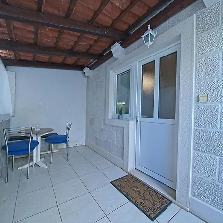 Alva Apartment Splitska