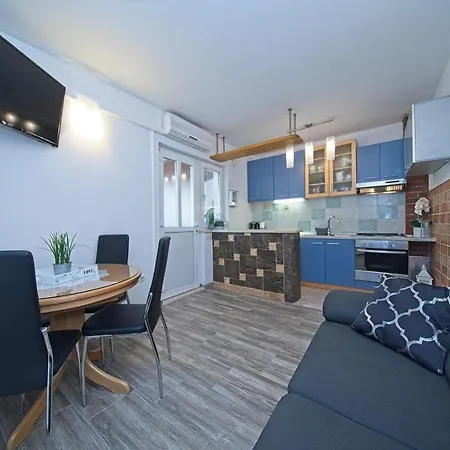 Alva Apartment Splitska